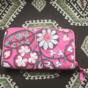 Vera Bradley Zip Around Wallet *GUC*